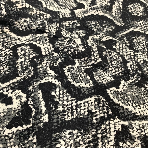 Larry Levine Snake Print Button Front Shirt blouse - Picture 6 of 9